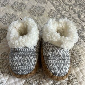 BearPaw Tan and Blue/Gray Fairisle Knit Fleece Lined Baby Booties - NWOT